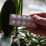 Чи можна поливати кімнатні рослини аспірином: користь і ризики